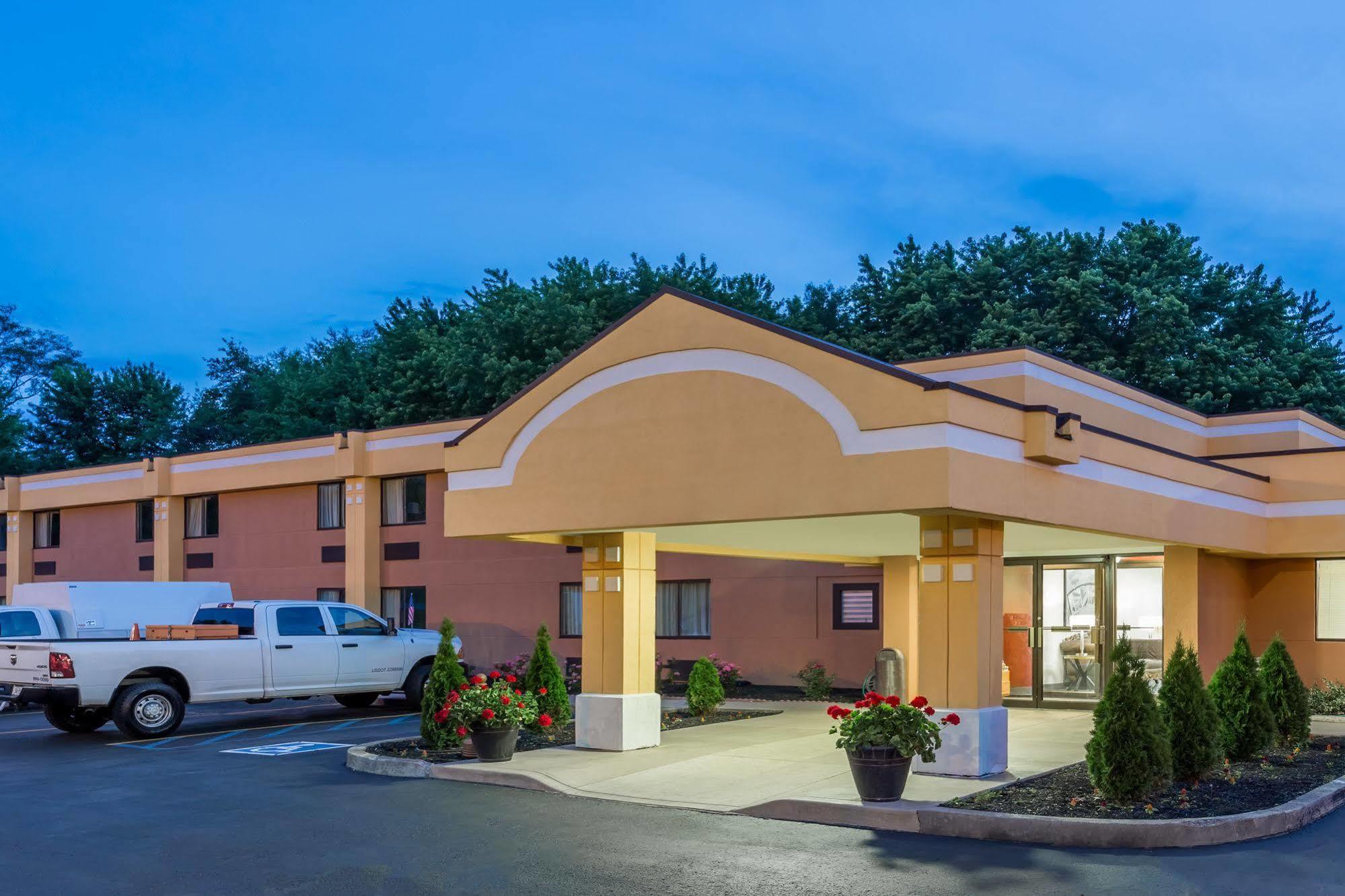 Super 8 By Wyndham Logansport Motel Luaran gambar